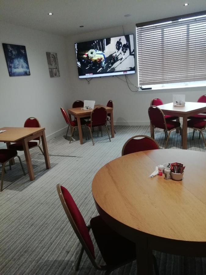The Antelope Hotel Merthyr Tydfil Buitenkant foto