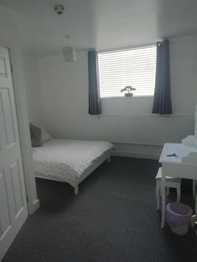 The Antelope Hotel Merthyr Tydfil Buitenkant foto